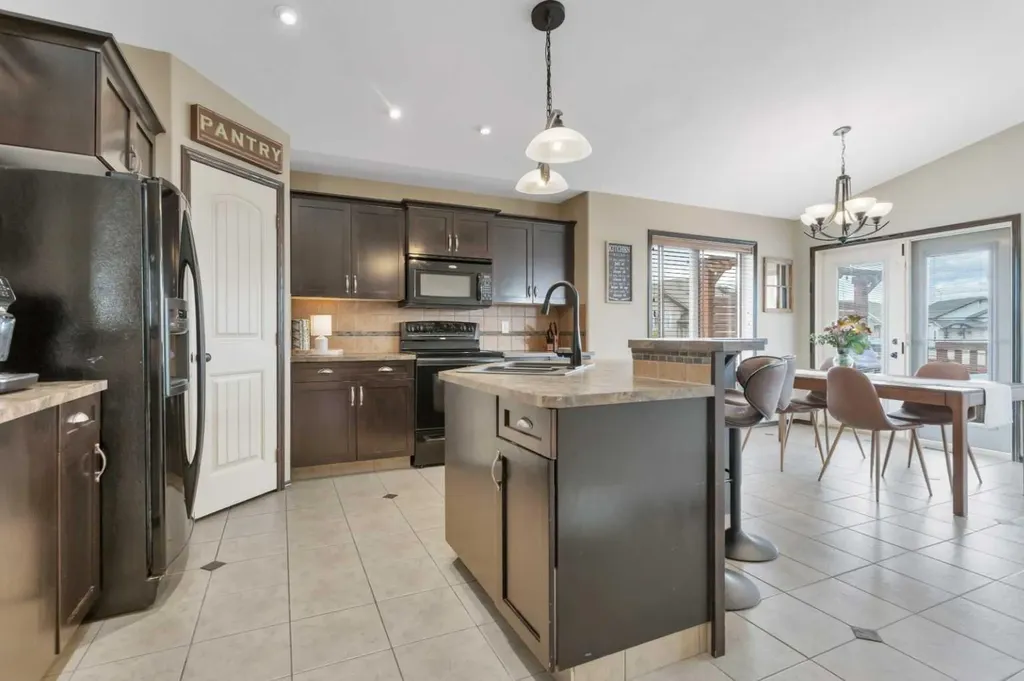 50 Wilkinson Circle Sylvan Lake AB T4S 2N8