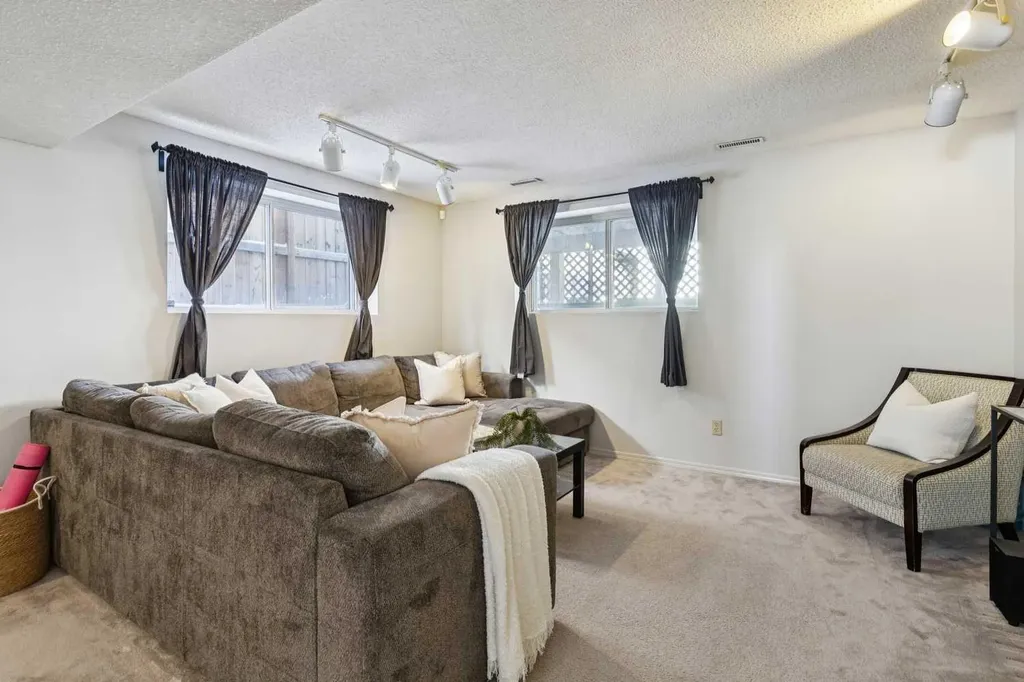 304 Marquis Place SE Airdrie AB T4A 1X9