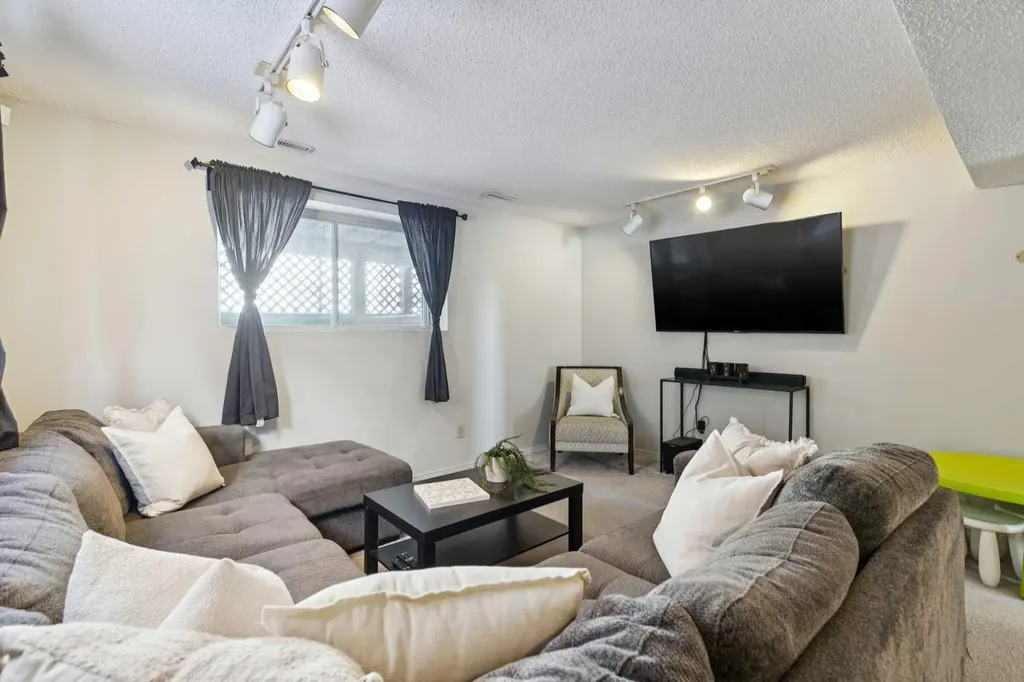 304 Marquis Place SE Airdrie AB T4A 1X9