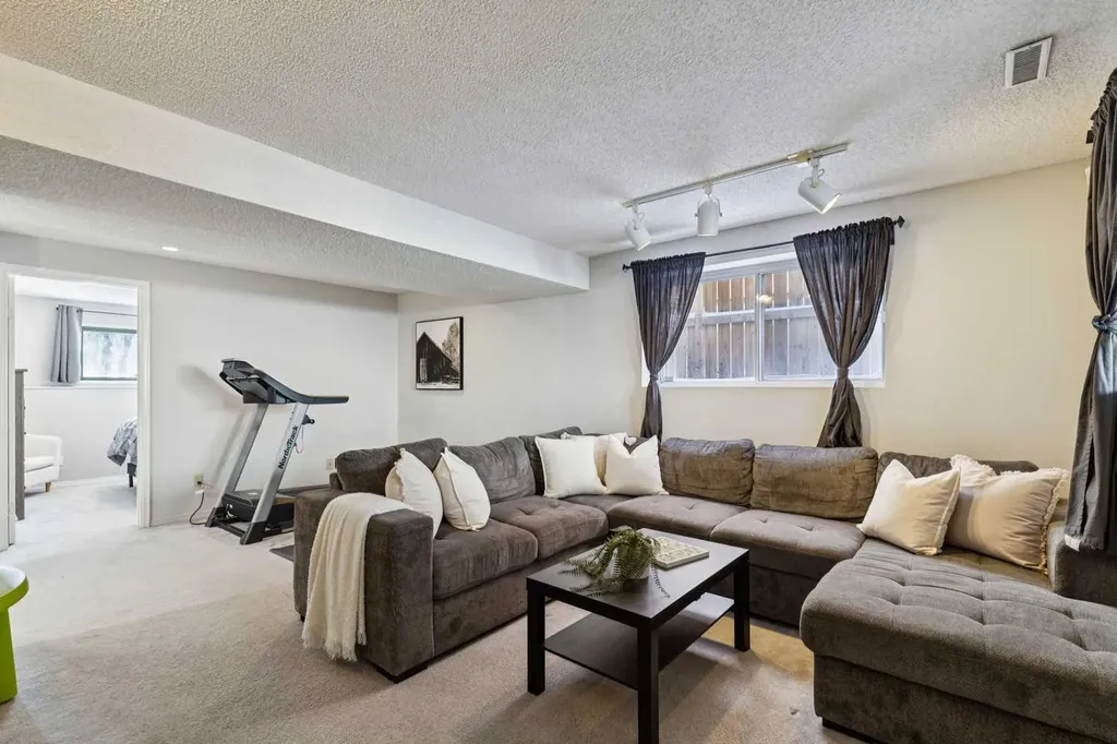 304 Marquis Place SE Airdrie AB T4A 1X9