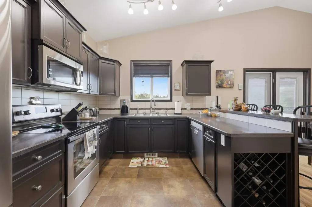182 Robinson Avenue Penhold AB T0M 1R0