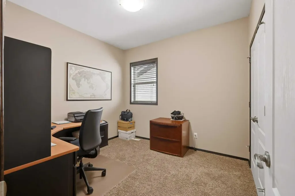 182 Robinson Avenue Penhold AB T0M 1R0