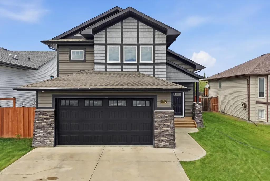 182 Robinson Avenue Penhold AB T0M 1R0