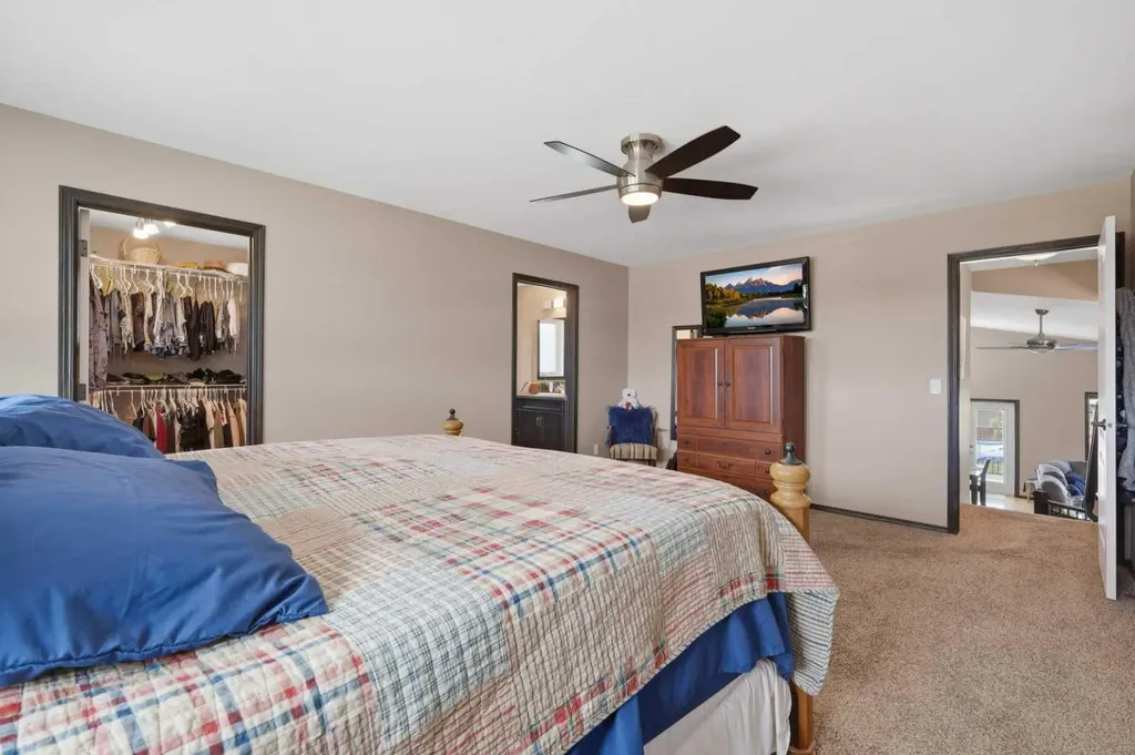 182 Robinson Avenue Penhold AB T0M 1R0