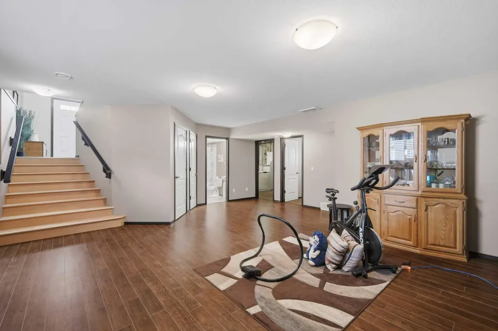 182 Robinson Avenue Penhold AB T0M 1R0