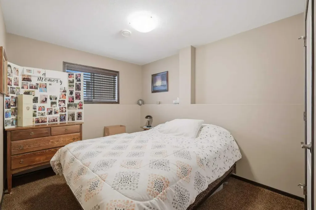 182 Robinson Avenue Penhold AB T0M 1R0