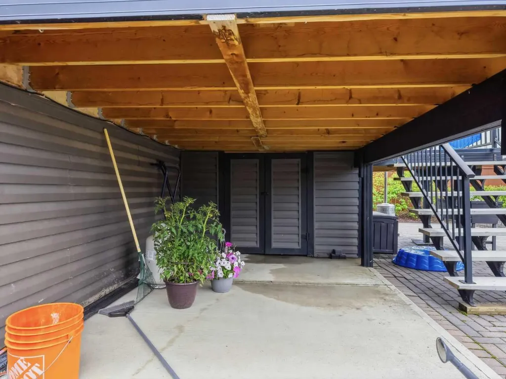 182 Robinson Avenue Penhold AB T0M 1R0