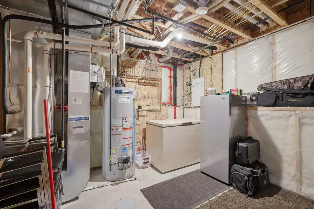 182 Robinson Avenue Penhold AB T0M 1R0