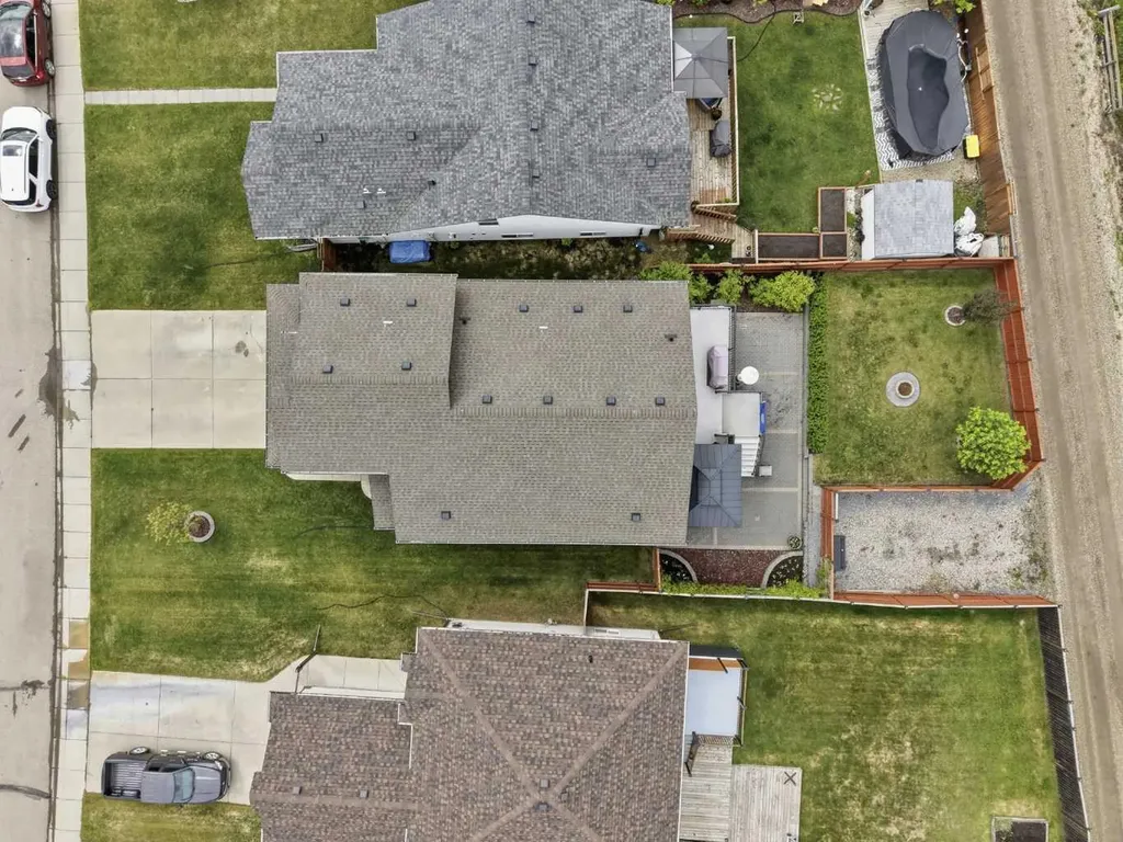 182 Robinson Avenue Penhold AB T0M 1R0