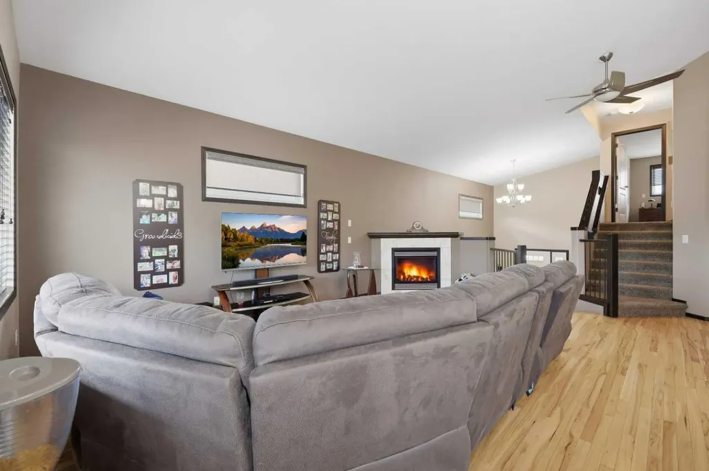 182 Robinson Avenue Penhold AB T0M 1R0
