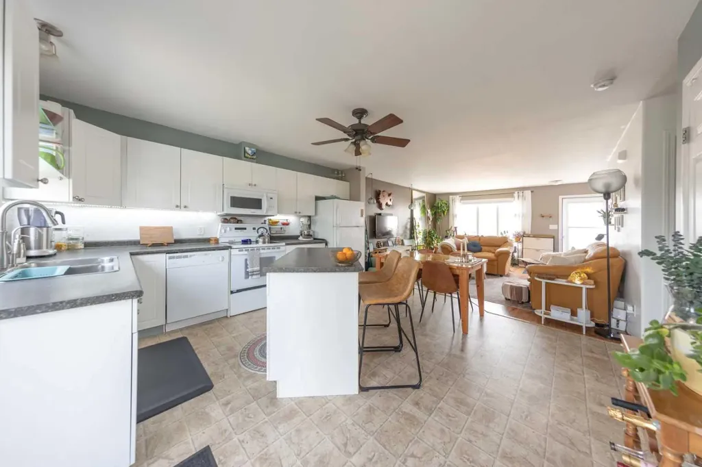 4811 47 Avenue Lloydminster SK S9V0T9