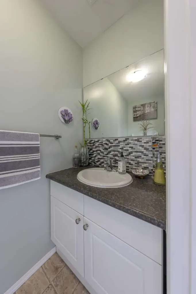 4811 47 Avenue Lloydminster SK S9V0T9
