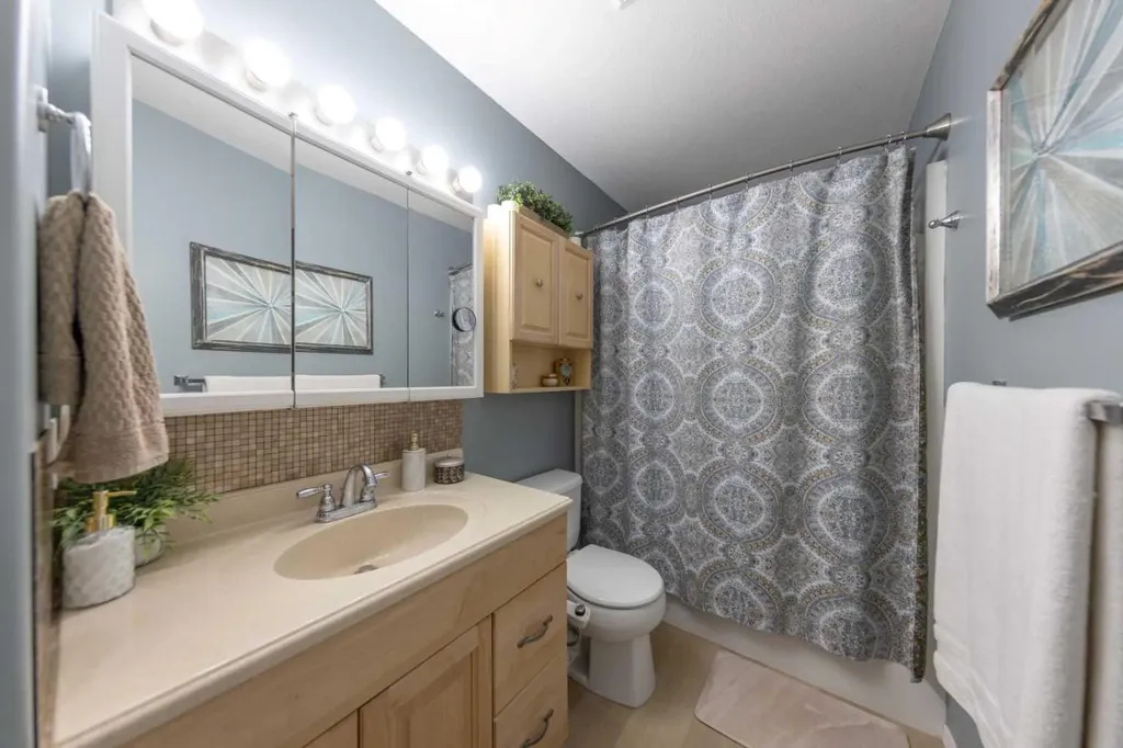 4811 47 Avenue Lloydminster SK S9V0T9