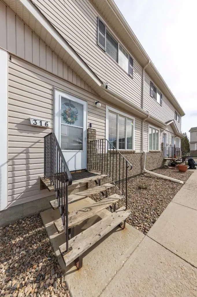 4811 47 Avenue Lloydminster SK S9V0T9