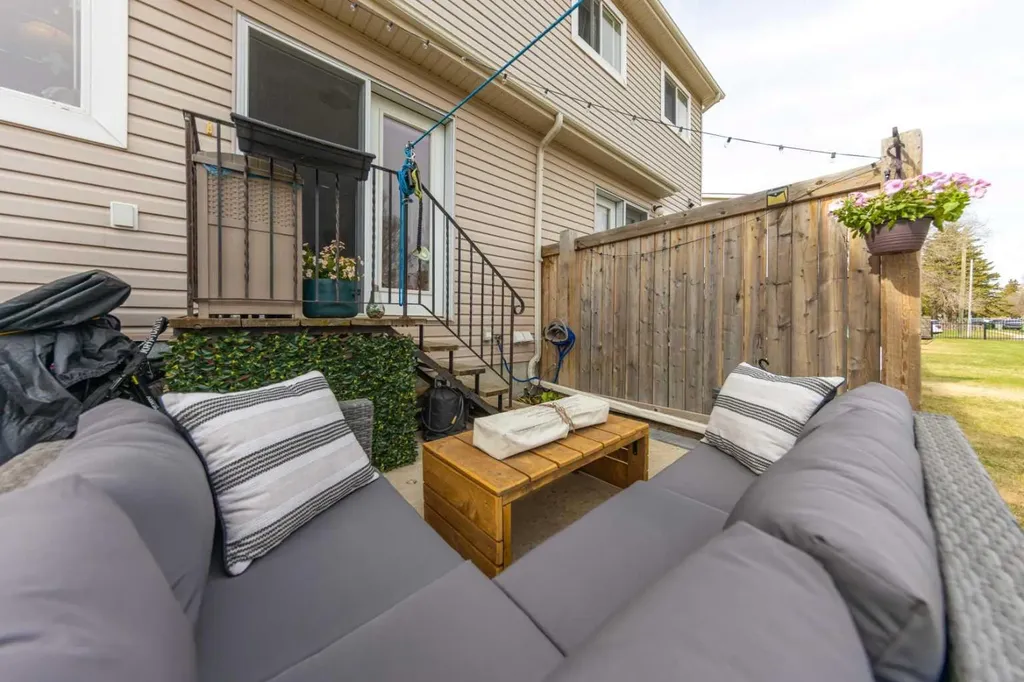 4811 47 Avenue Lloydminster SK S9V0T9
