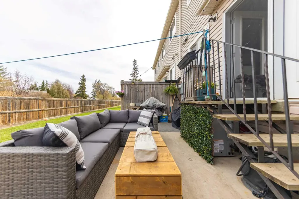 4811 47 Avenue Lloydminster SK S9V0T9