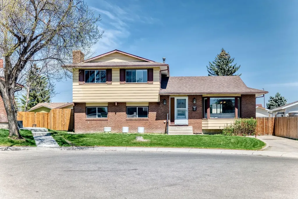 28 Rundlelawn Place NE Calgary AB T1Y3P5