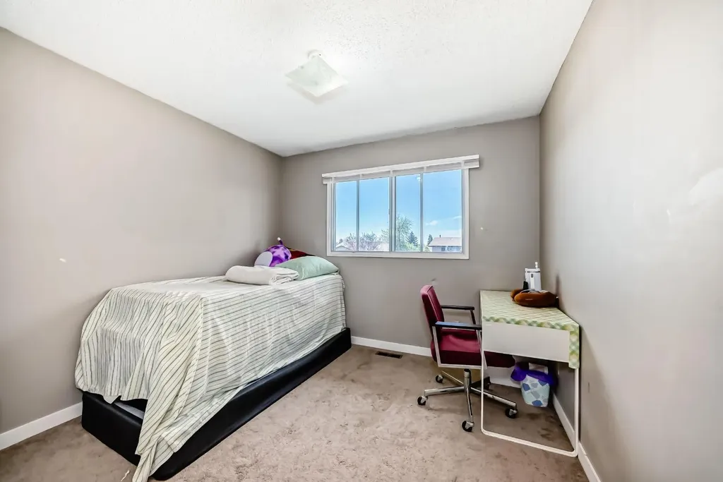 28 Rundlelawn Place NE Calgary AB T1Y3P5