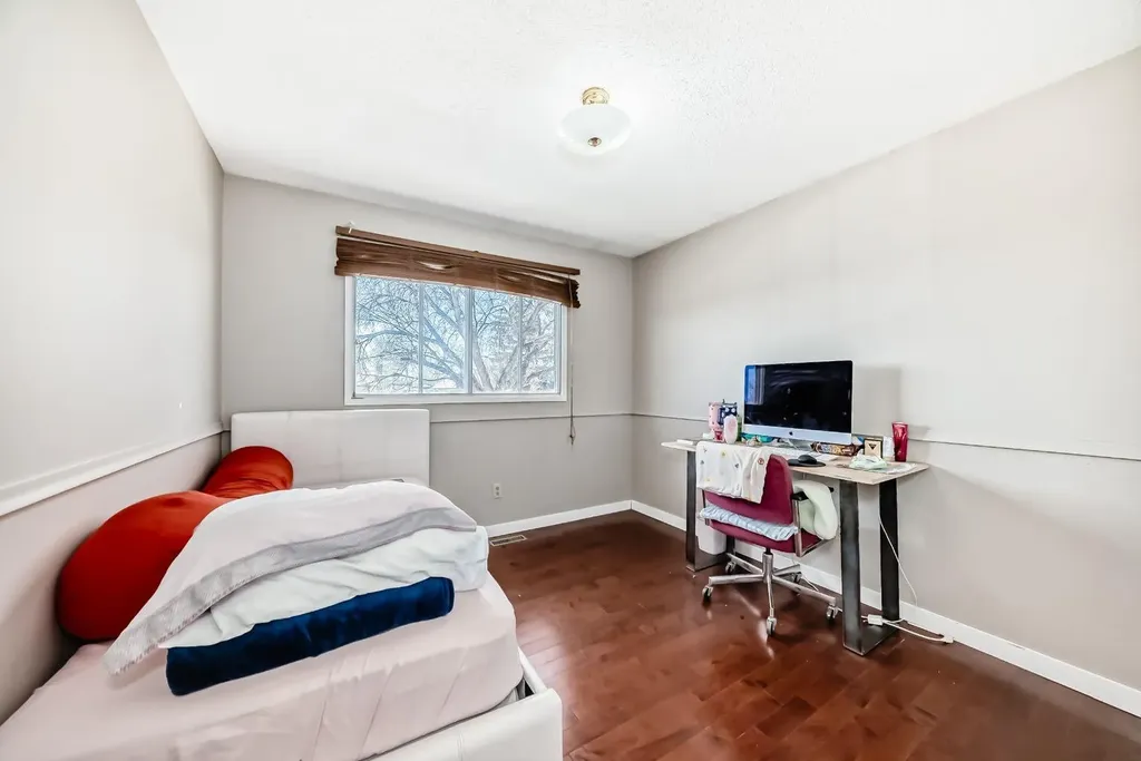 28 Rundlelawn Place NE Calgary AB T1Y3P5