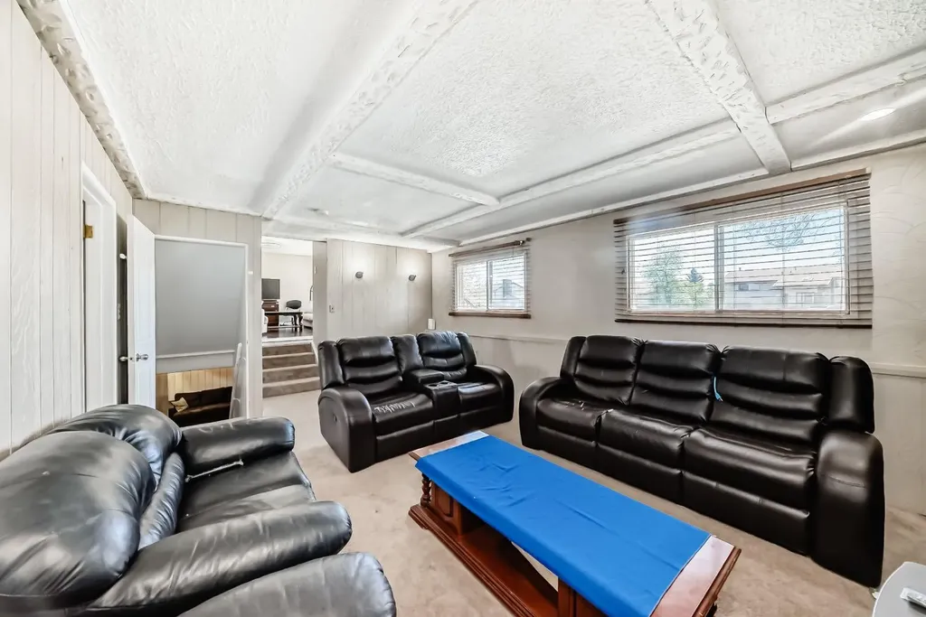 28 Rundlelawn Place NE Calgary AB T1Y3P5