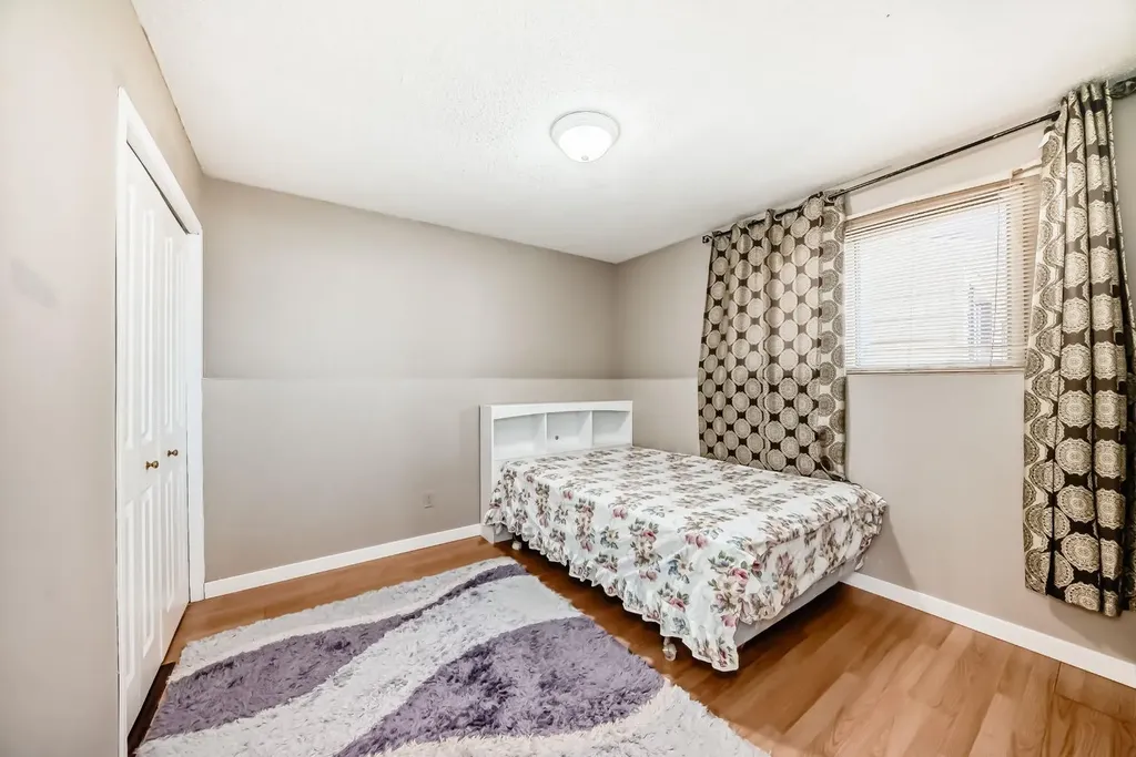 28 Rundlelawn Place NE Calgary AB T1Y3P5