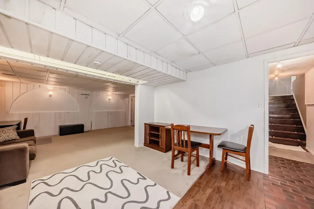 28 Rundlelawn Place NE Calgary AB T1Y3P5