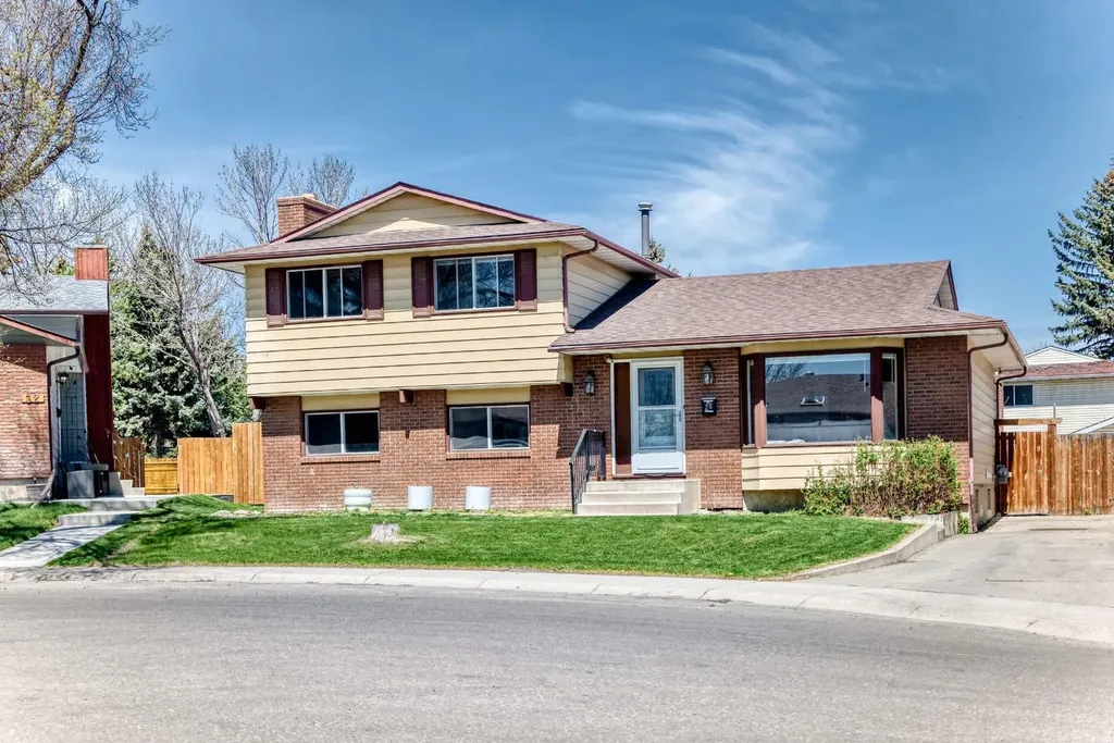 28 Rundlelawn Place NE Calgary AB T1Y3P5