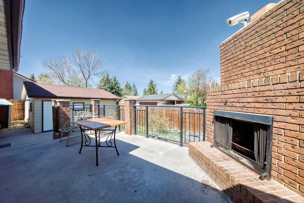 28 Rundlelawn Place NE Calgary AB T1Y3P5