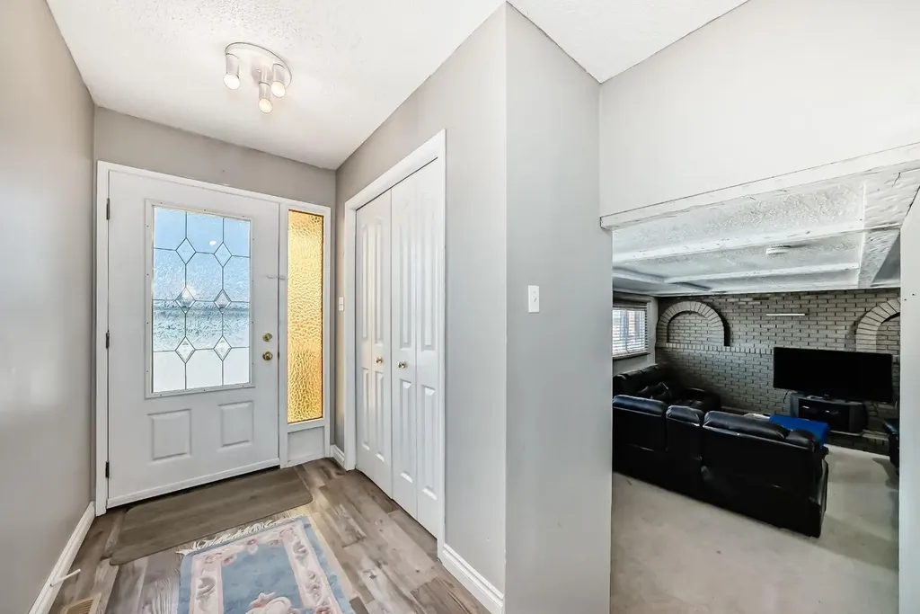 28 Rundlelawn Place NE Calgary AB T1Y3P5