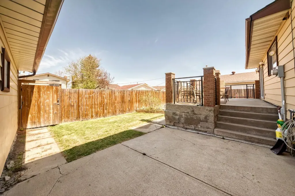 28 Rundlelawn Place NE Calgary AB T1Y3P5
