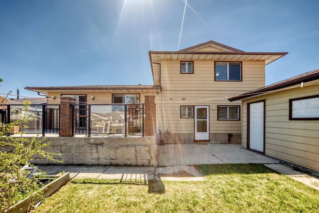 28 Rundlelawn Place NE Calgary AB T1Y3P5