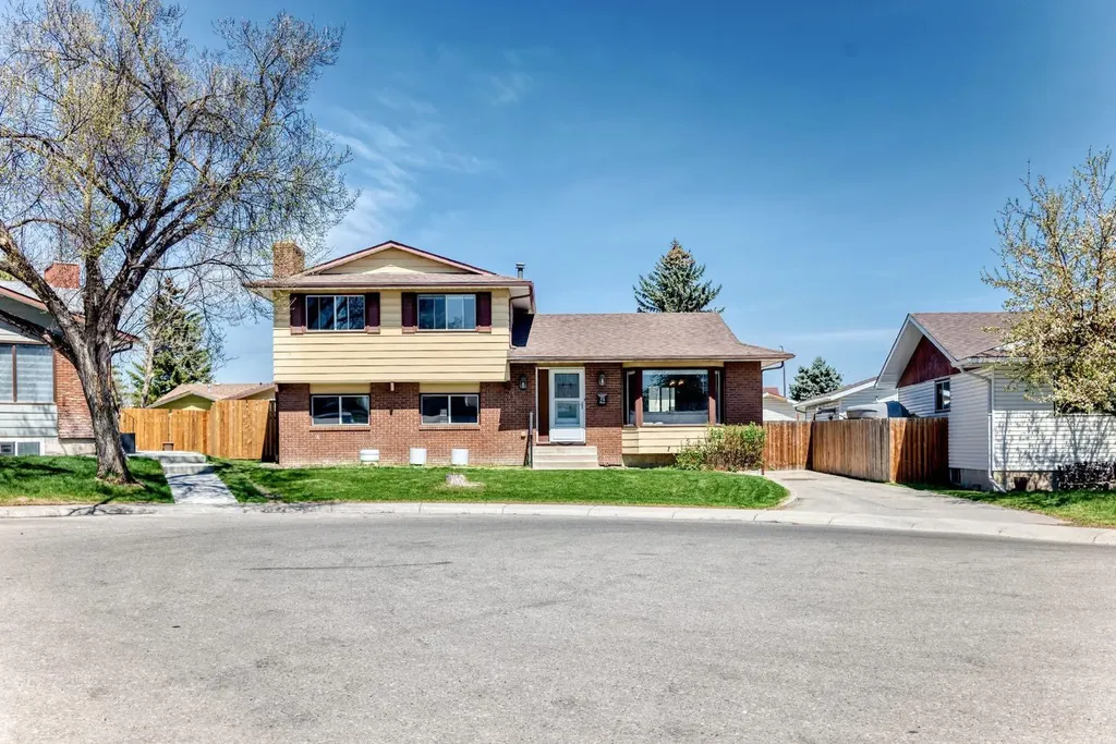 28 Rundlelawn Place NE Calgary AB T1Y3P5