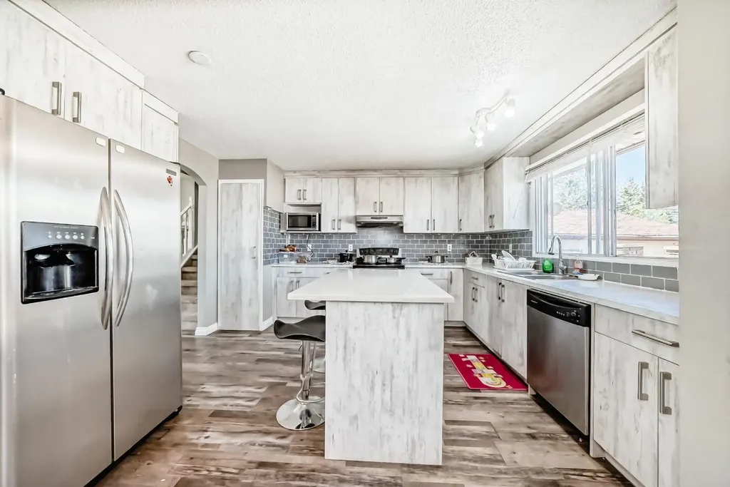 28 Rundlelawn Place NE Calgary AB T1Y3P5
