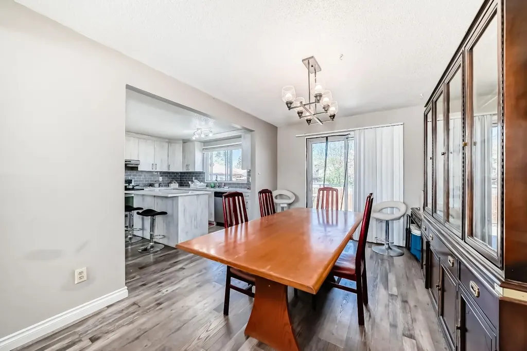 28 Rundlelawn Place NE Calgary AB T1Y3P5