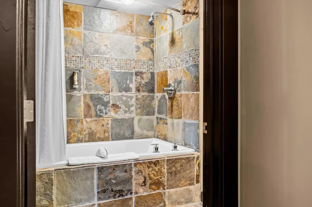 1818 Mountain Avenue Canmore AB T1W 3M3