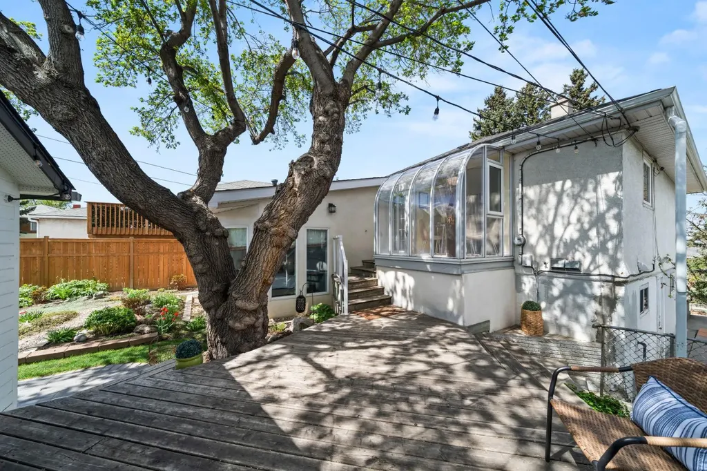 817 17 Avenue SE Calgary AB T2G 1J2