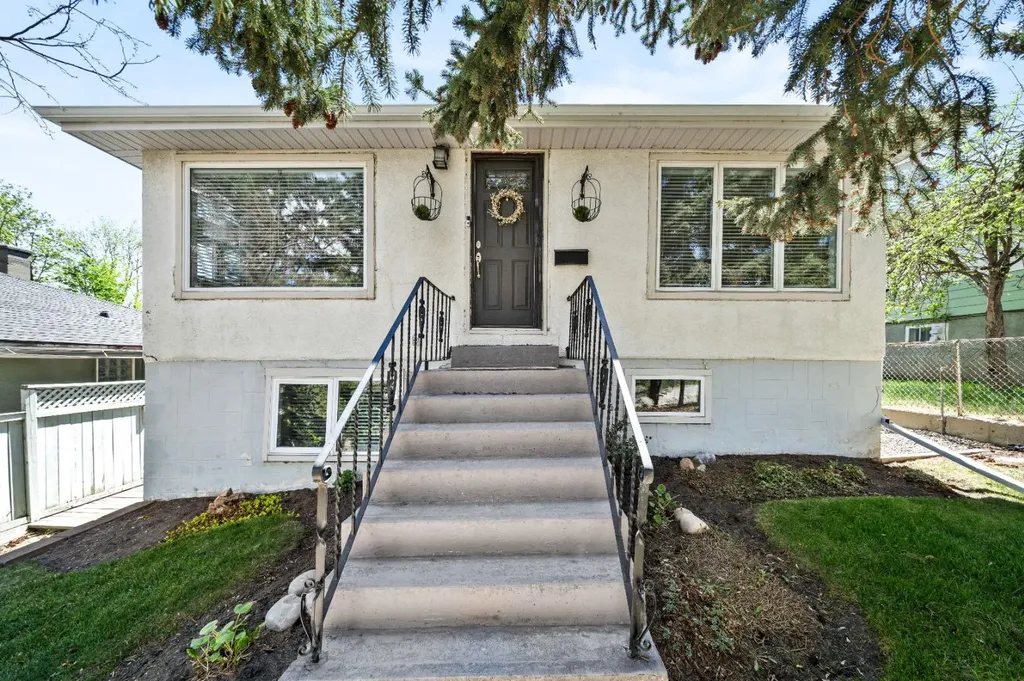 817 17 Avenue SE Calgary AB T2G 1J2