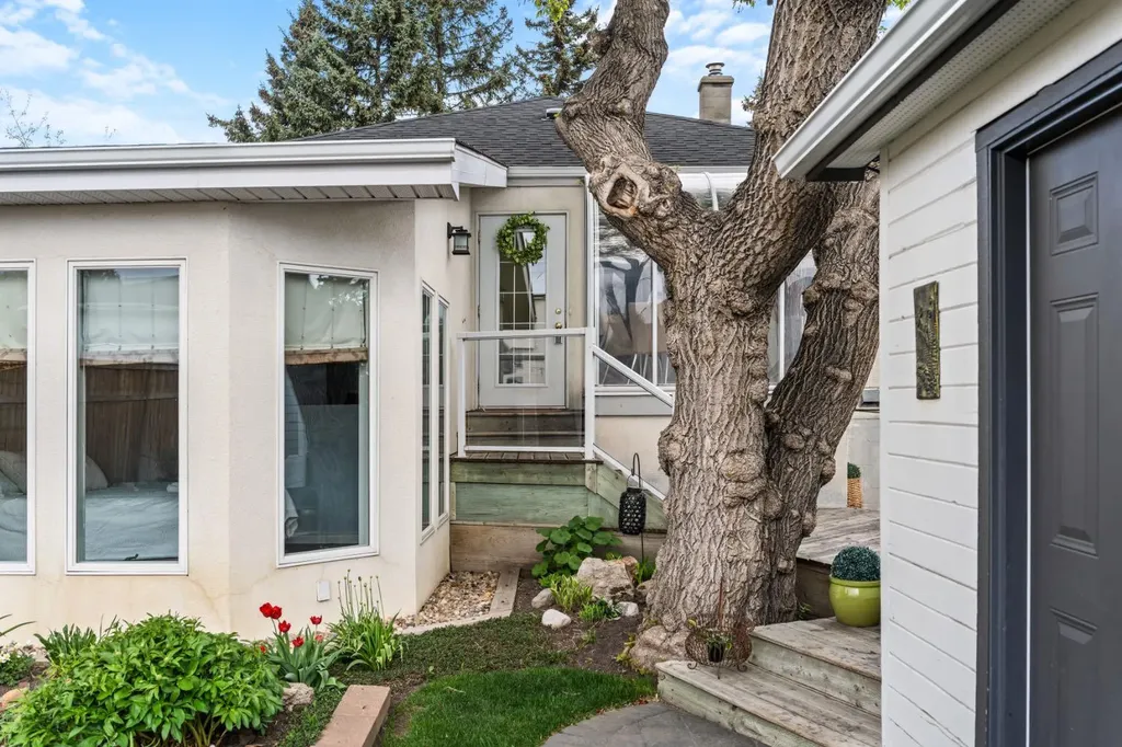 817 17 Avenue SE Calgary AB T2G 1J2