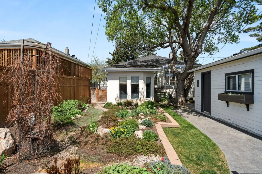 817 17 Avenue SE Calgary AB T2G 1J2