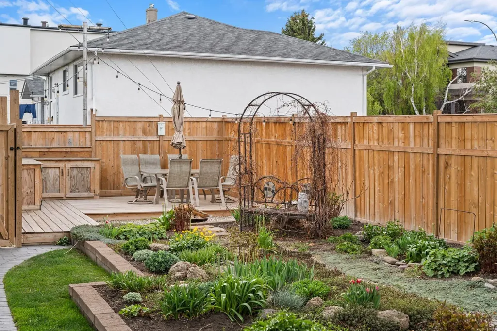 817 17 Avenue SE Calgary AB T2G 1J2