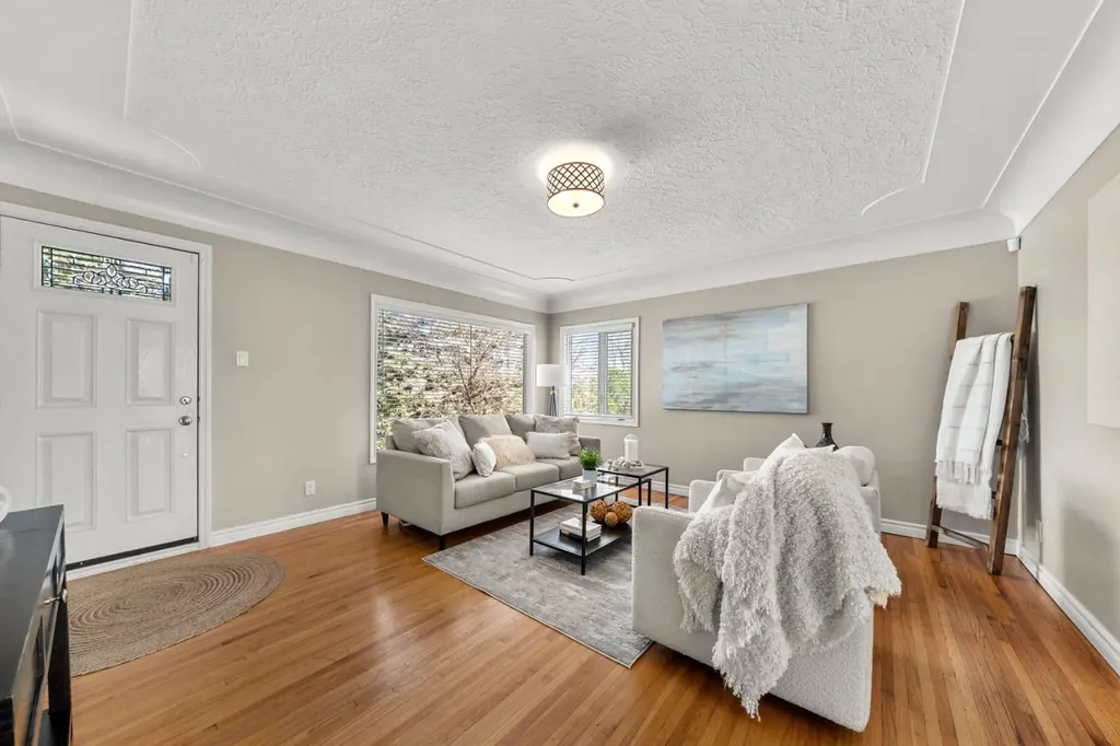 817 17 Avenue SE Calgary AB T2G 1J2