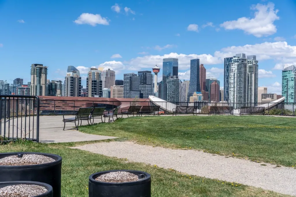 817 17 Avenue SE Calgary AB T2G 1J2