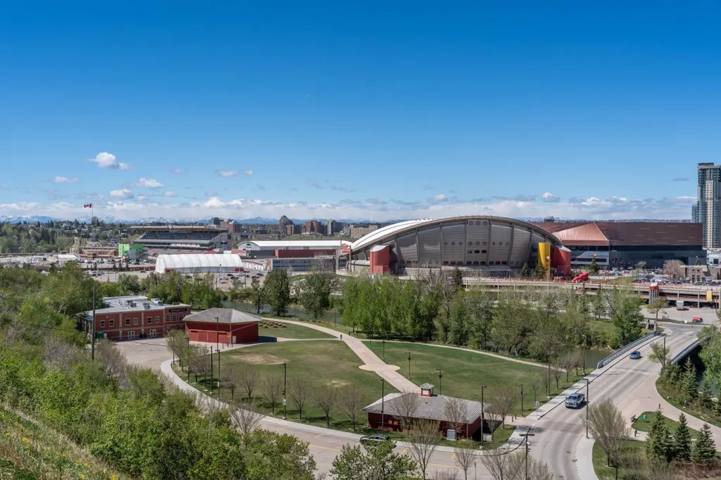 817 17 Avenue SE Calgary AB T2G 1J2