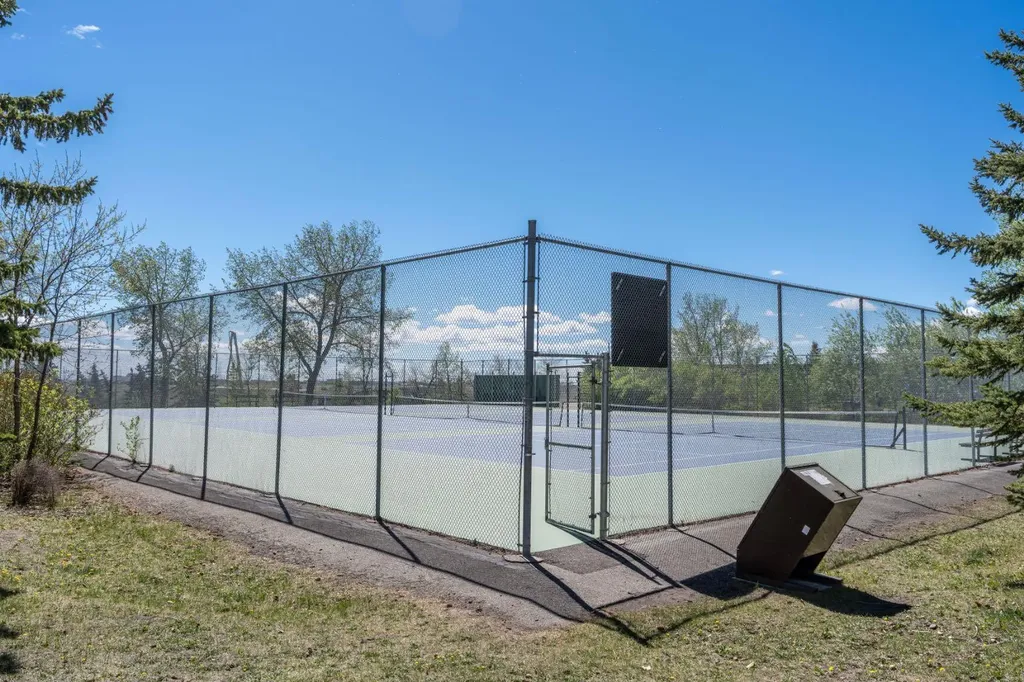 817 17 Avenue SE Calgary AB T2G 1J2
