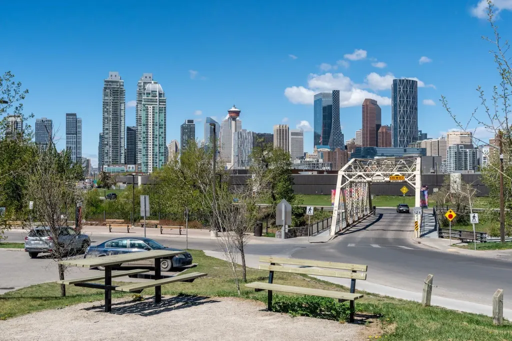 817 17 Avenue SE Calgary AB T2G 1J2
