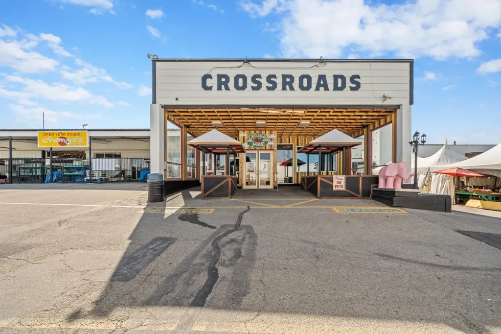 817 17 Avenue SE Calgary AB T2G 1J2
