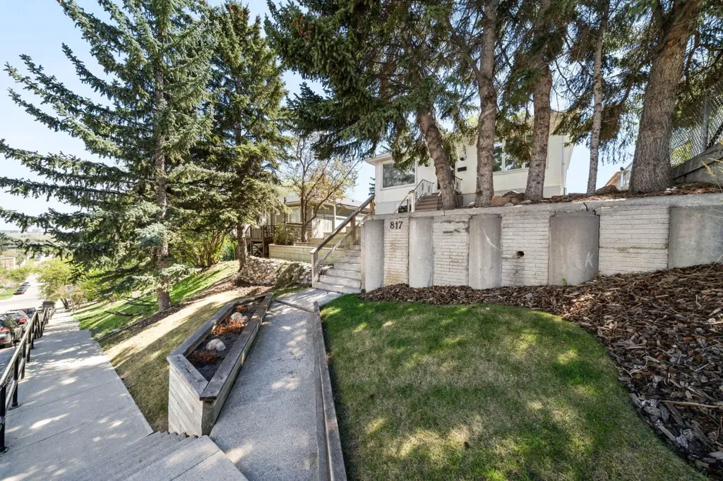 817 17 Avenue SE Calgary AB T2G 1J2