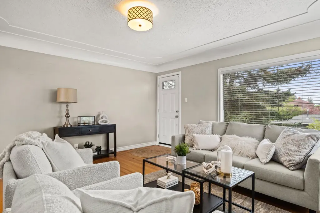 817 17 Avenue SE Calgary AB T2G 1J2