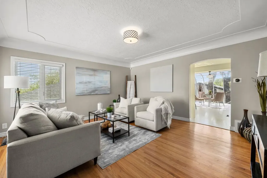 817 17 Avenue SE Calgary AB T2G 1J2
