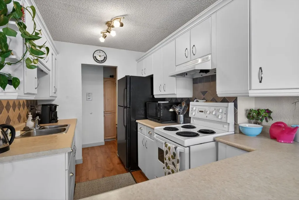 809 4 Street NE Calgary AB T2E3S9